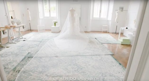 Hailey Baldwins Wedding Dress A Look